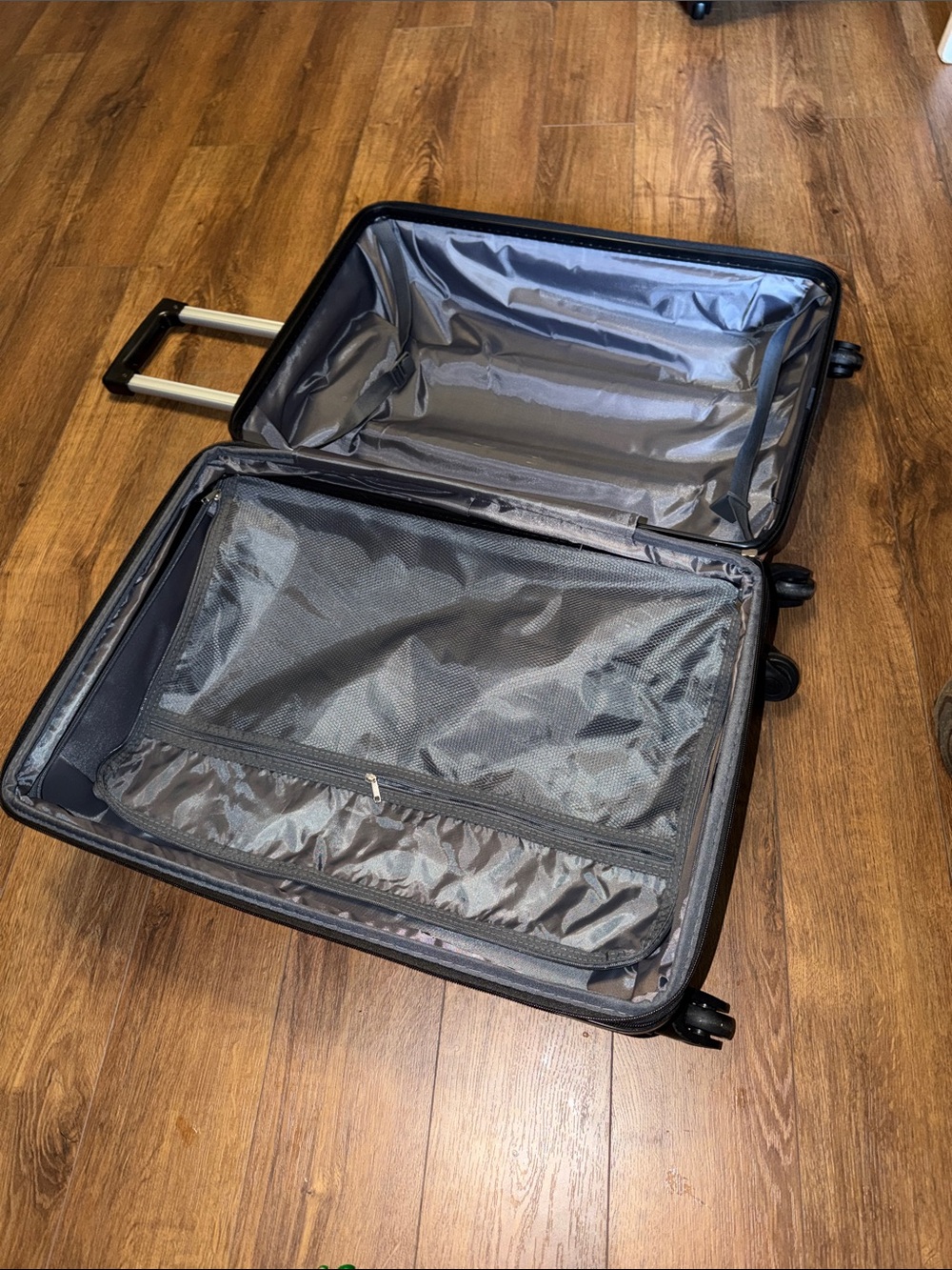 Merax Luggage 24” Carry On Luggage Airline Approved - Picture 4 of 6